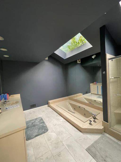 Villa Luxury Dramatic House In Livingston Extérieur photo