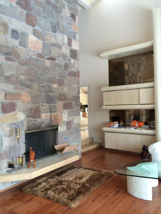 Villa Luxury Dramatic House In Livingston Extérieur photo
