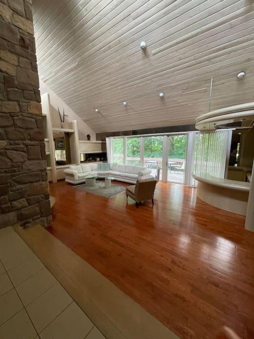 Villa Luxury Dramatic House In Livingston Extérieur photo