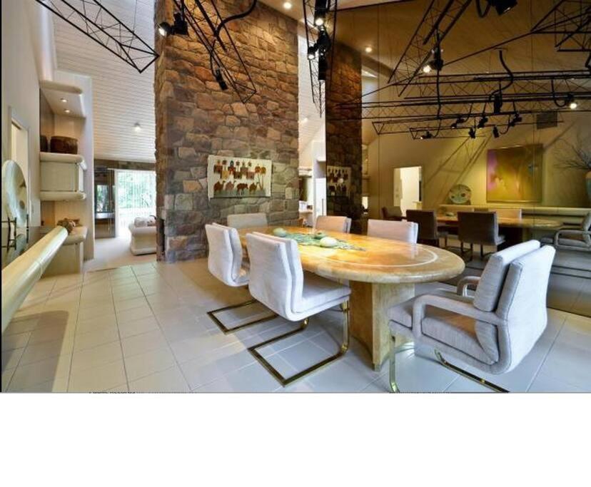 Villa Luxury Dramatic House In Livingston Extérieur photo