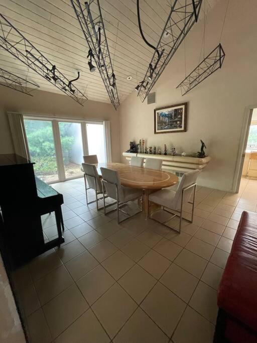 Villa Luxury Dramatic House In Livingston Extérieur photo